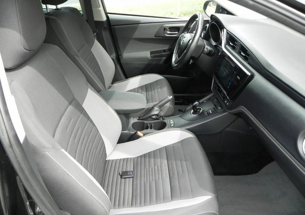 Toyota Auris cena 66900 przebieg: 118000, rok produkcji 2017 z Rzeszów małe 191